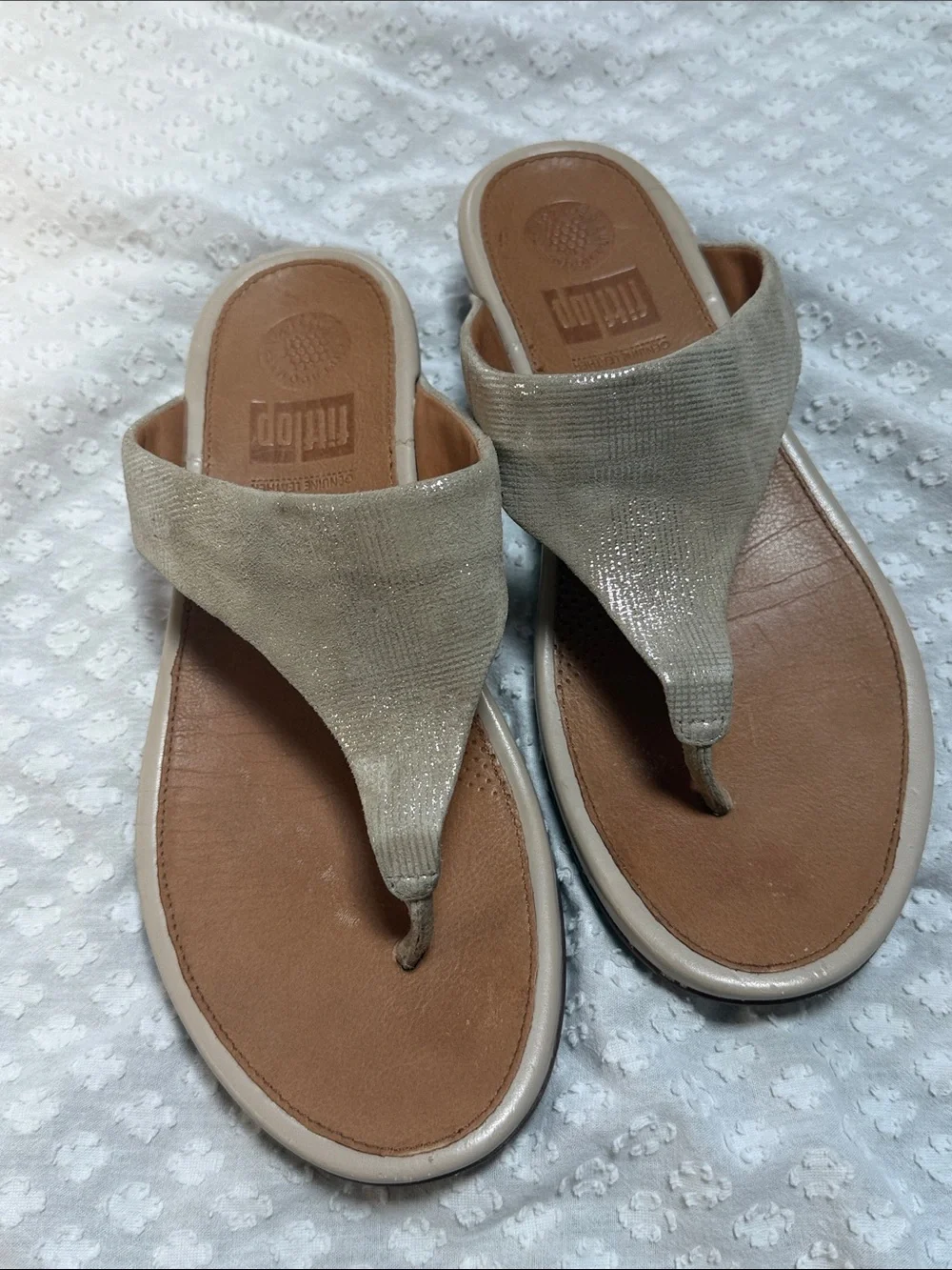 Fitflop Beige Metallic Thong Sandals size 8